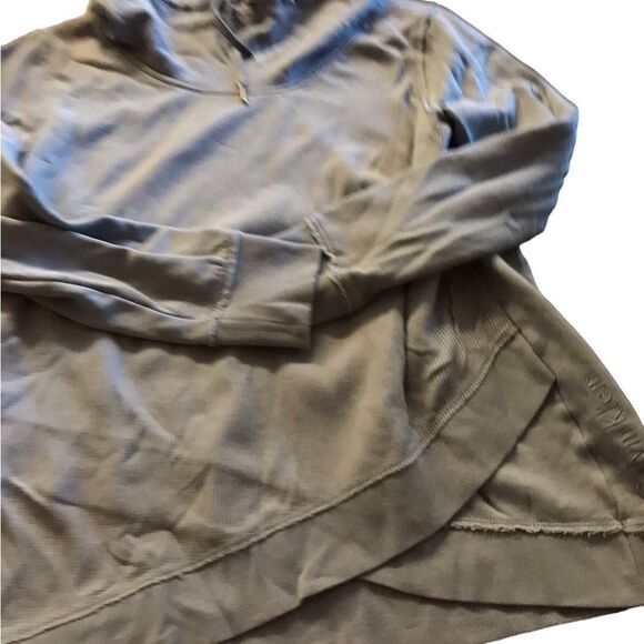 Calvin Klein size medium light blue sweatshirt excellent condition - Picture 2 of 3